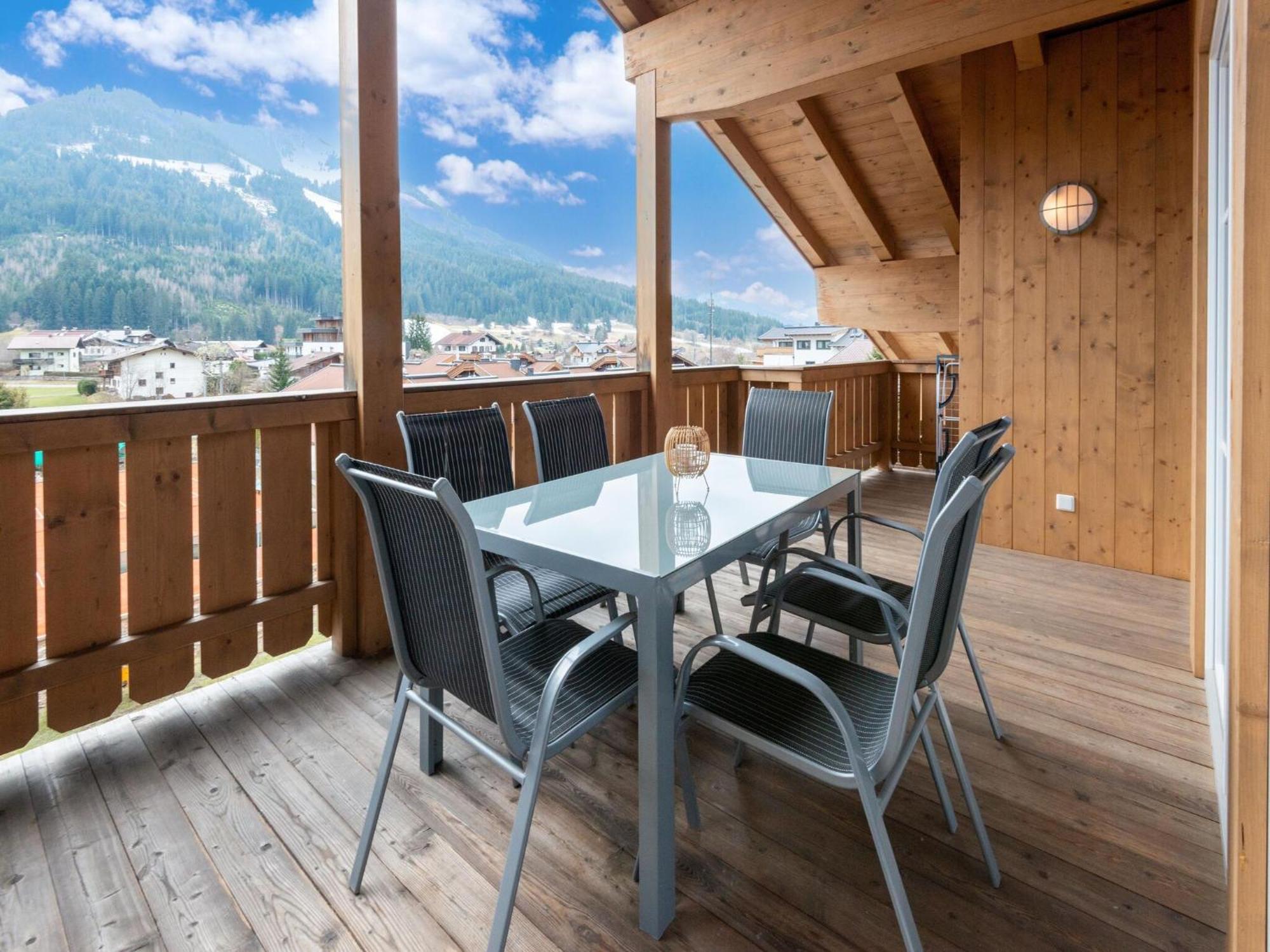 Luxury Penthouse With Balcony Ski Storage Carport Lift Apartamento Brixen im Thale Exterior foto