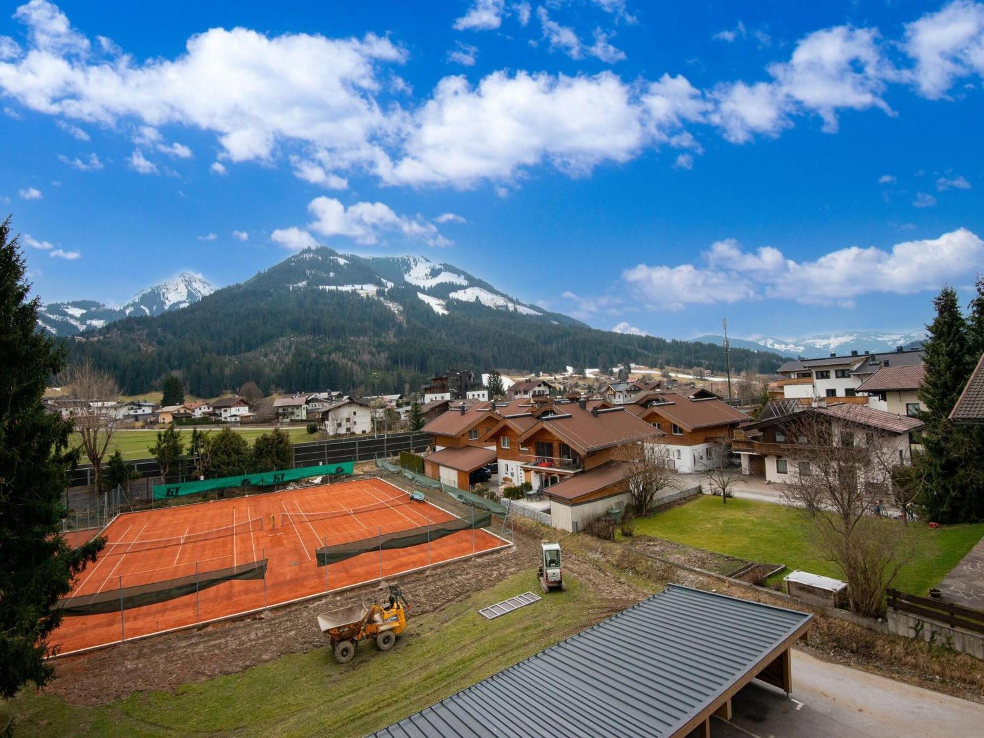 Luxury Penthouse With Balcony Ski Storage Carport Lift Apartamento Brixen im Thale Exterior foto