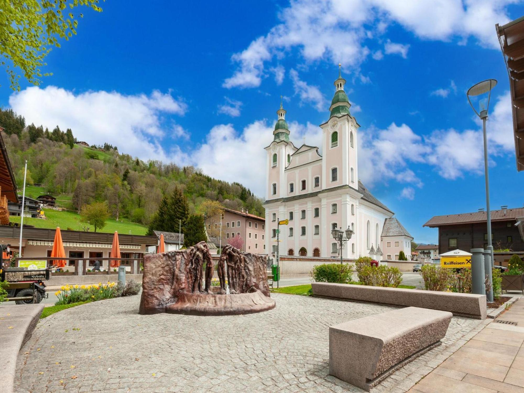 Luxury Penthouse With Balcony Ski Storage Carport Lift Apartamento Brixen im Thale Exterior foto