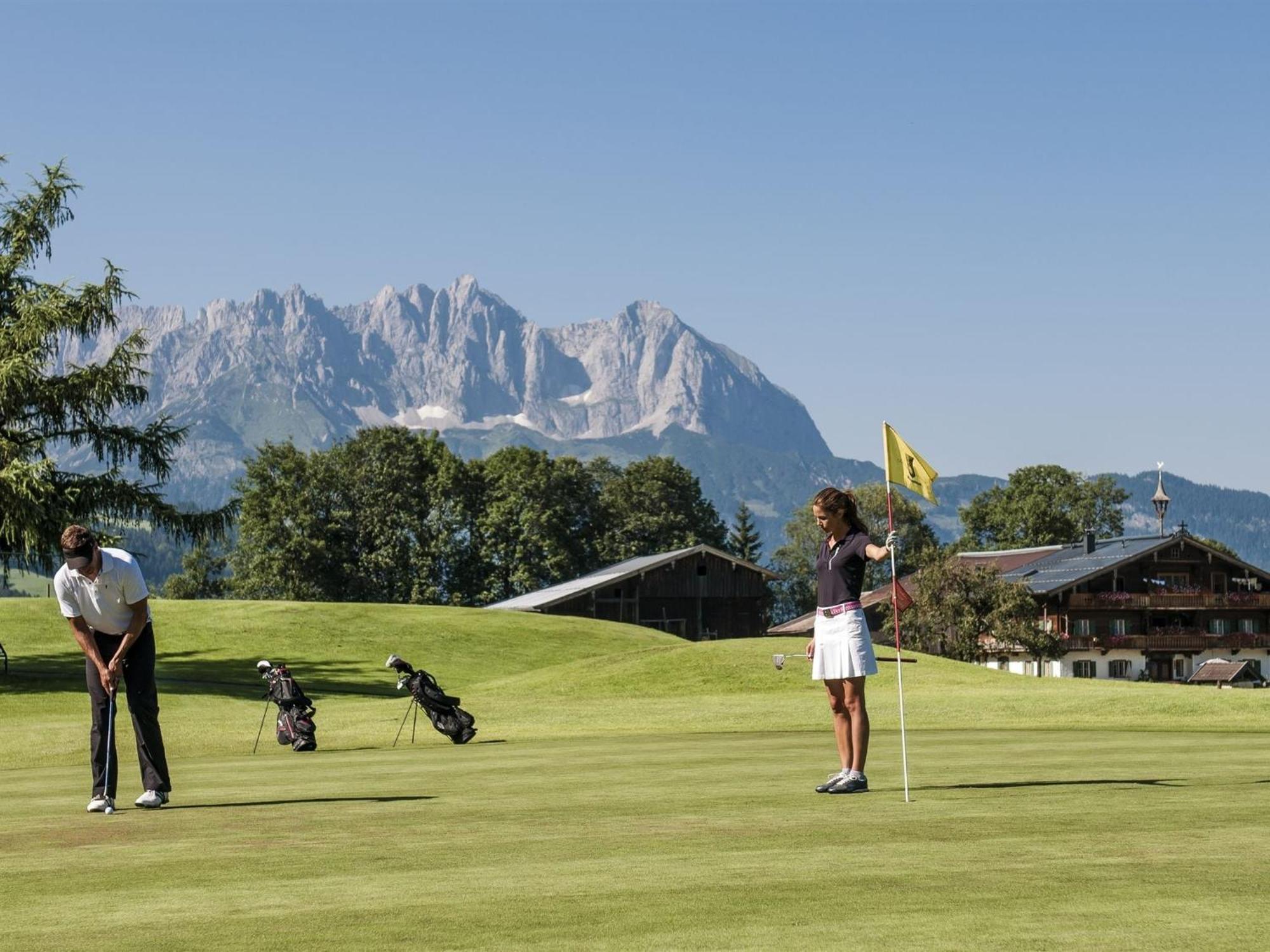 Luxury Penthouse With Balcony Ski Storage Carport Lift Apartamento Brixen im Thale Exterior foto