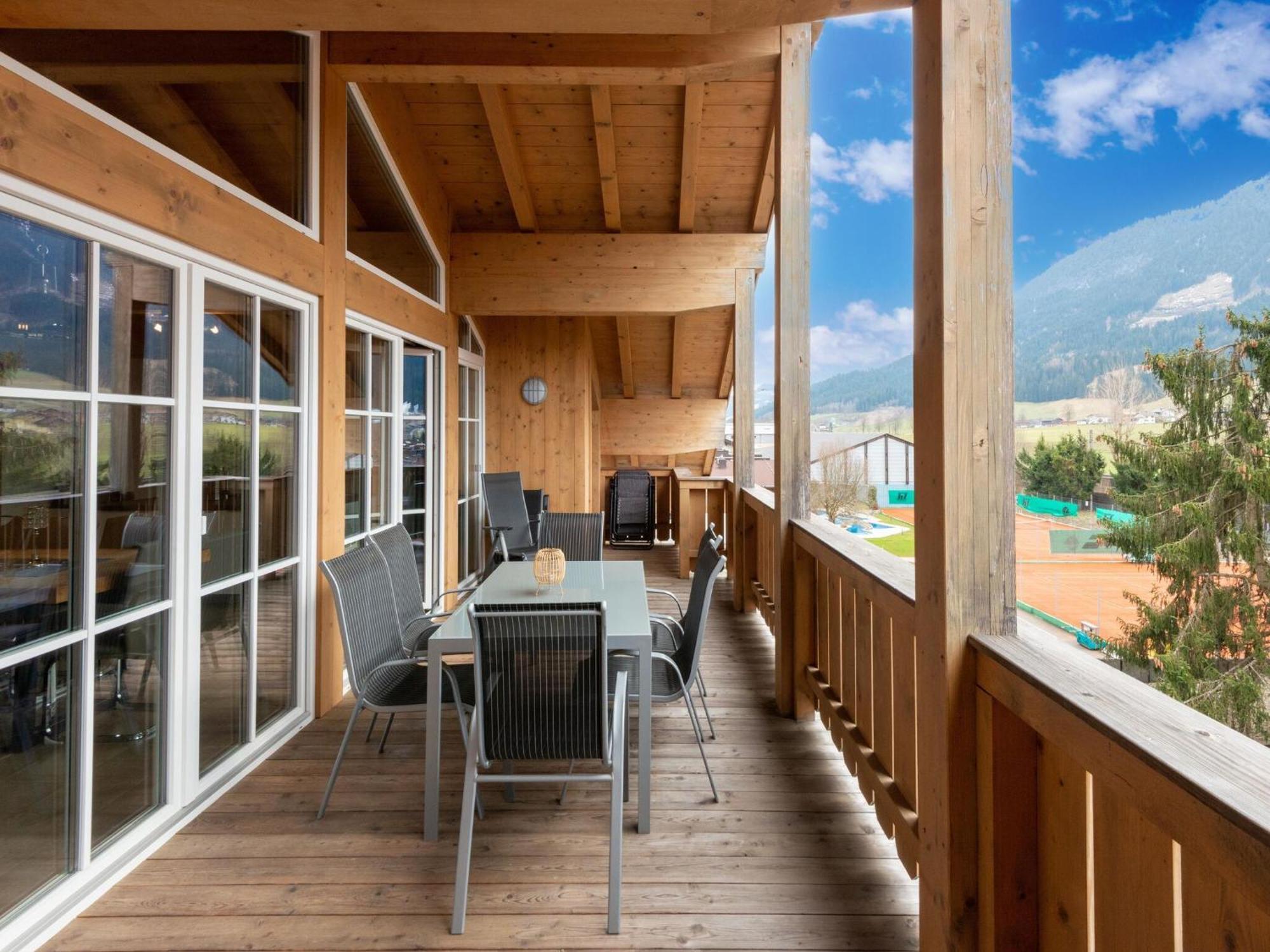 Luxury Penthouse With Balcony Ski Storage Carport Lift Apartamento Brixen im Thale Exterior foto