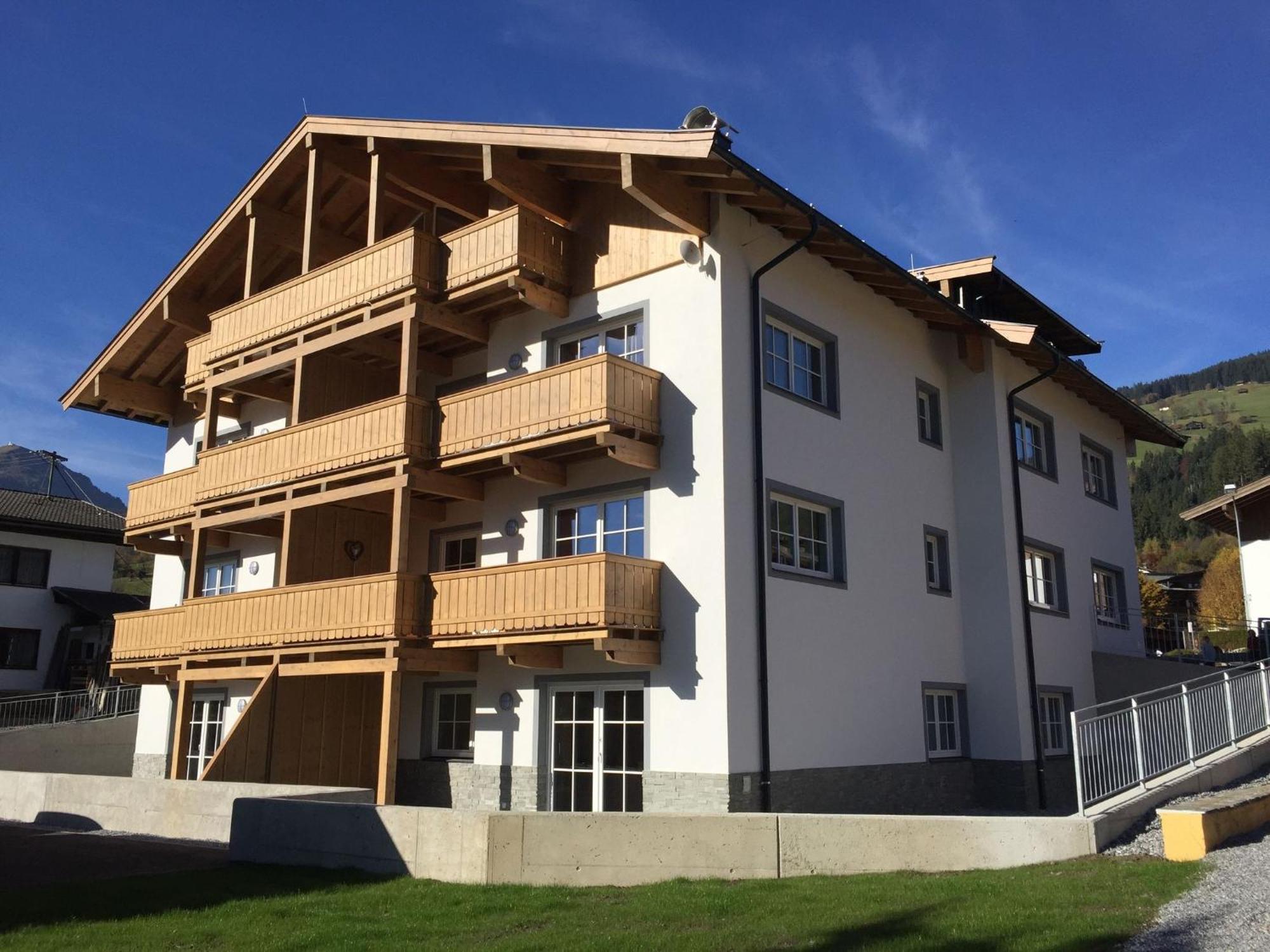 Luxury Penthouse With Balcony Ski Storage Carport Lift Apartamento Brixen im Thale Exterior foto