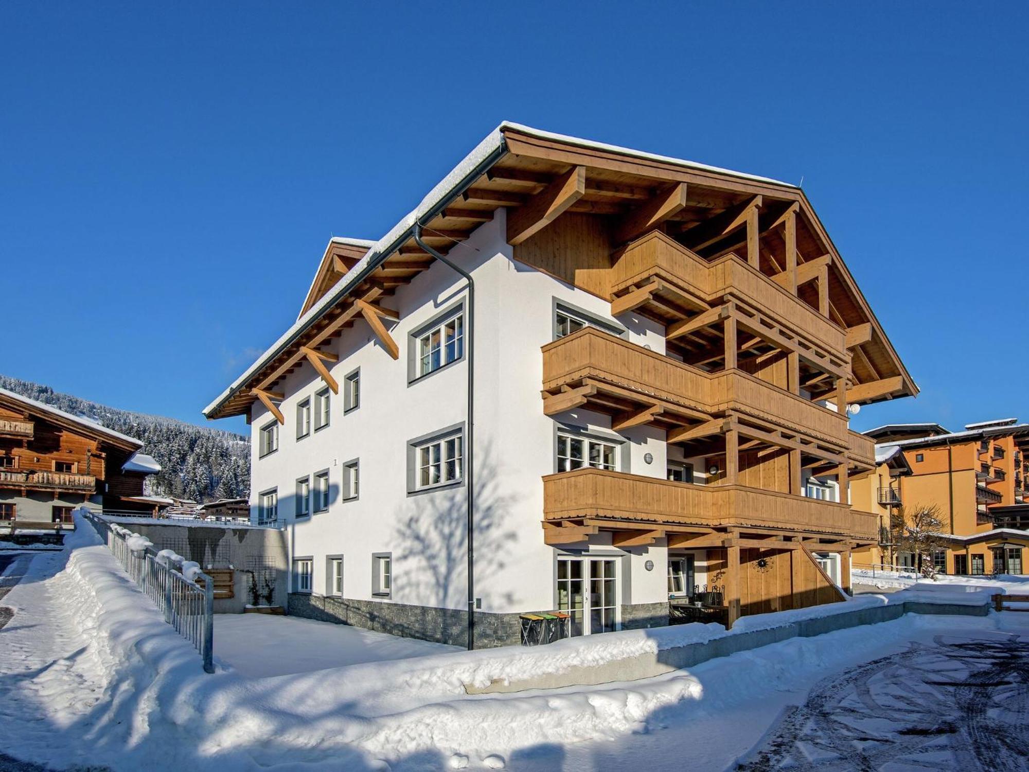 Luxury Penthouse With Balcony Ski Storage Carport Lift Apartamento Brixen im Thale Exterior foto